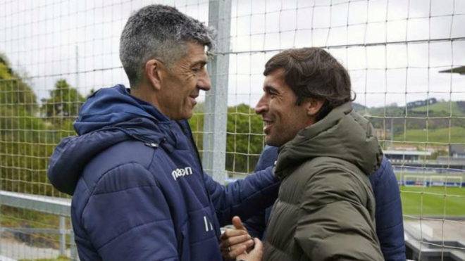 Imanol and Ral greet each other at Real Sociedad&apos;s training ground.