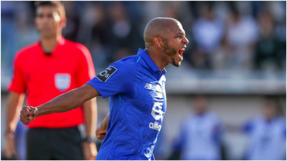 Brahimi celebra su gol contra el Portimonense.