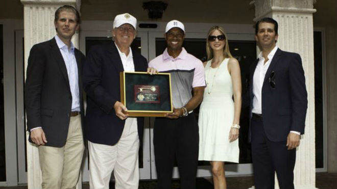 Tiger junto a la familia Trump en Doral, en 2014.