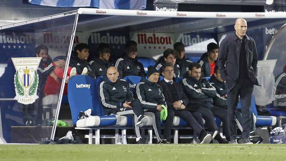 Zidane with the substitutes in the background after the two changes at...