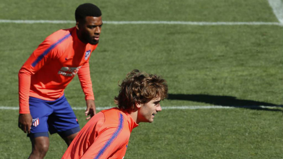 Lemar with Griezmann during training.