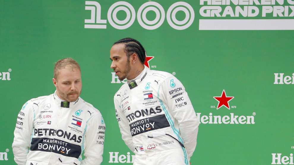 Hamilton y Bottas, en el podio del GP de China.