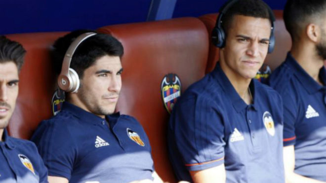 Rodrigo y Soler antes de un partido ante el Levante.