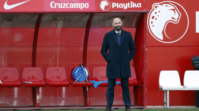 Monchi at one of Sevilla&apos;s training sessions.