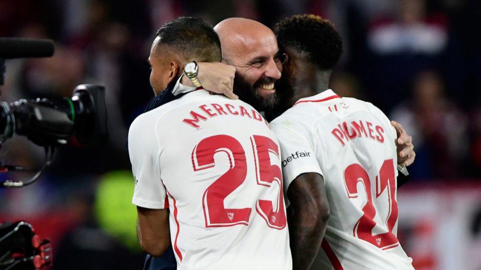 Monchi hugging Mercado and Promes after the derby against Real Betis.