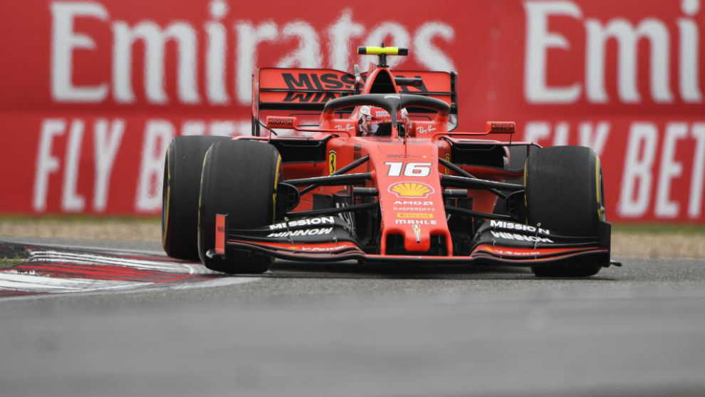 Leclerc, con el Ferrari en China.