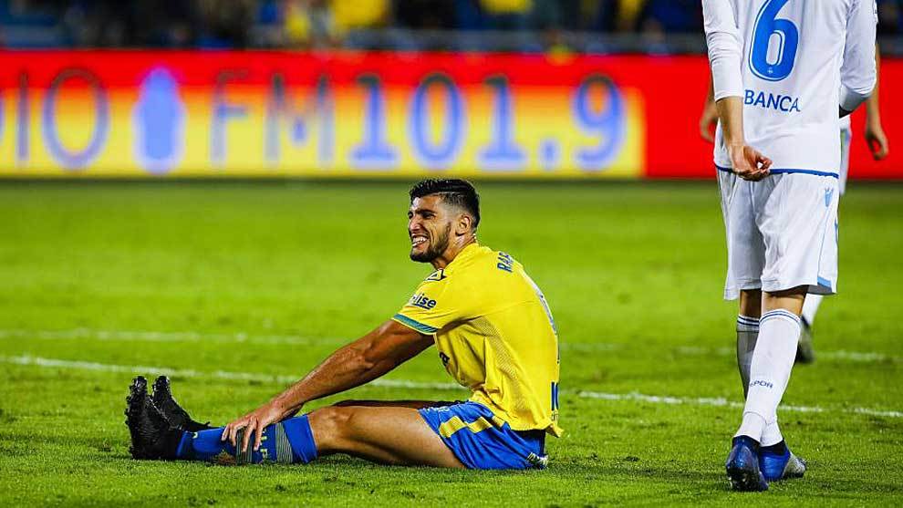 Rafa Mir, dolorido en el suelo, durante el partido en el Gran Canaria...