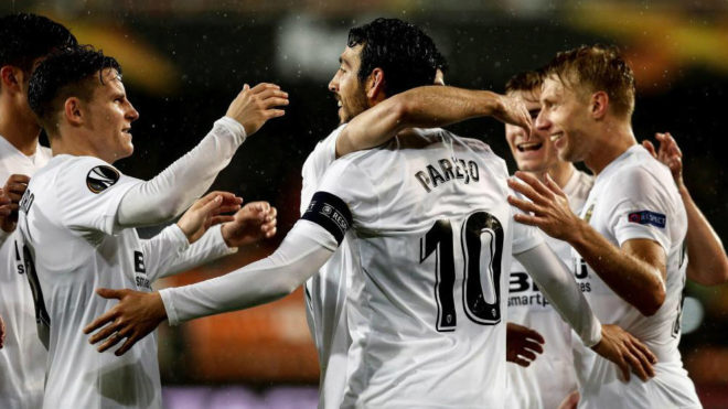 Los jugadores del Valencia celebran un gol en Europa League.