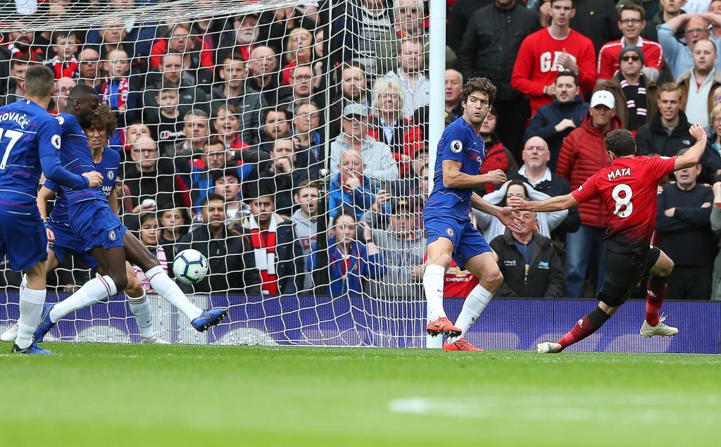 Manchester (United Kingdom), 28/04/2019.- Manchester Uniteds Juan <HIT>Mata</HIT> (R) scores the 1-0 lead during the English Premier League soccer match between Manchester United and Chelsea FC in Manchester, Britain, 28 April 2019. (Reino Unido) EFE/EPA/NIGEL RODDIS EDITORIAL USE ONLY. No use with unauthorized audio, video, data, fixture lists, club/league logos or live services. Online in-match use limited to 120 images, no video emulation. No use in betting, games or single club/league/player publications