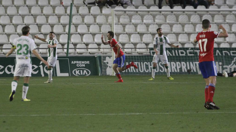Marc Gual celebra uno de sus goles ante el Crdoba.