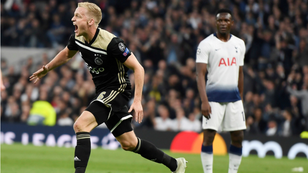 Donny van de Beek celebrates his goal against Tottenham