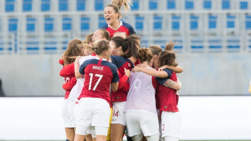 Las jugadoras de Noruega celebran un gol en la fase de clasificacin.