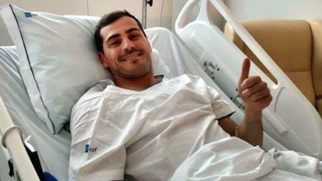 Casillas gives a thumbs up from hospital.
