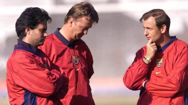 Van Gaal, Mourinho y Hoek, en un entrenamiento del Barcelona.