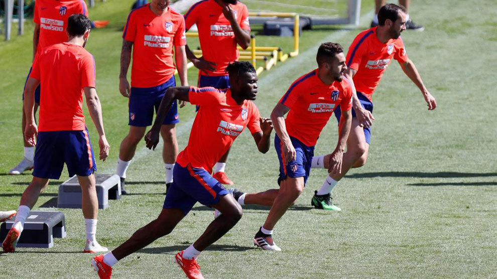 Atltico Madrid&apos;s players in a training session.