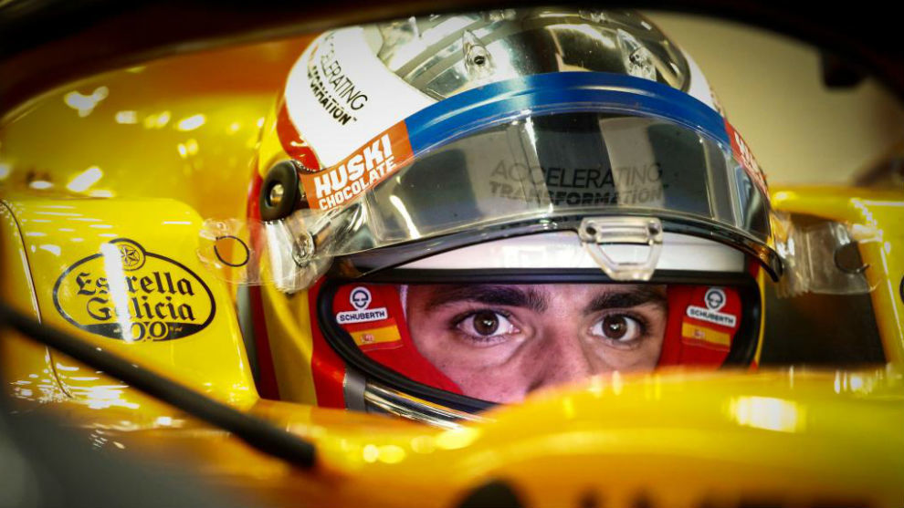 Carlos Sainz, en el &apos;cockpit&apos; del McLaren.