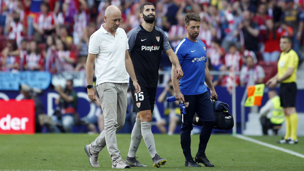 Gonalons (30) se retira lesionado del Wanda Metropolitano.