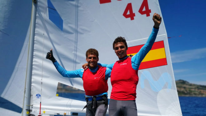 Rodrguez y Xammar celebran la medalla de plata europea en Italia.