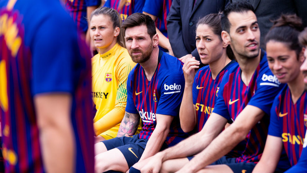 Foto conjunta de los equipos masculino y femenino del Barcelona.