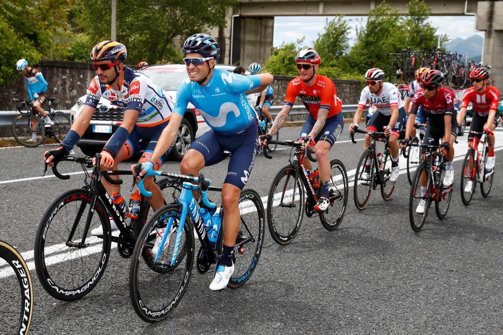 Team Movistar rider Spains Mikel <HIT>Landa</HIT> (2L) reacts following a crash during stage six of the 102nd Giro dItalia - Tour of Italy - cycle race, 238kms from Cassino to San Giovanni Rotondo on May 16, 2019. (Photo by Luk BENIES / AFP)