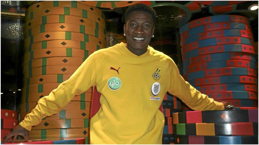 Asamoah Gyan posa durante la Copa frica 2011.