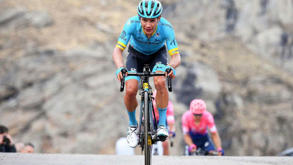 Miguel ngel Lpez llegando a la meta de la 13 etapa del Giro de...