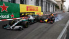 Verstappen, atacando a Hamilton.