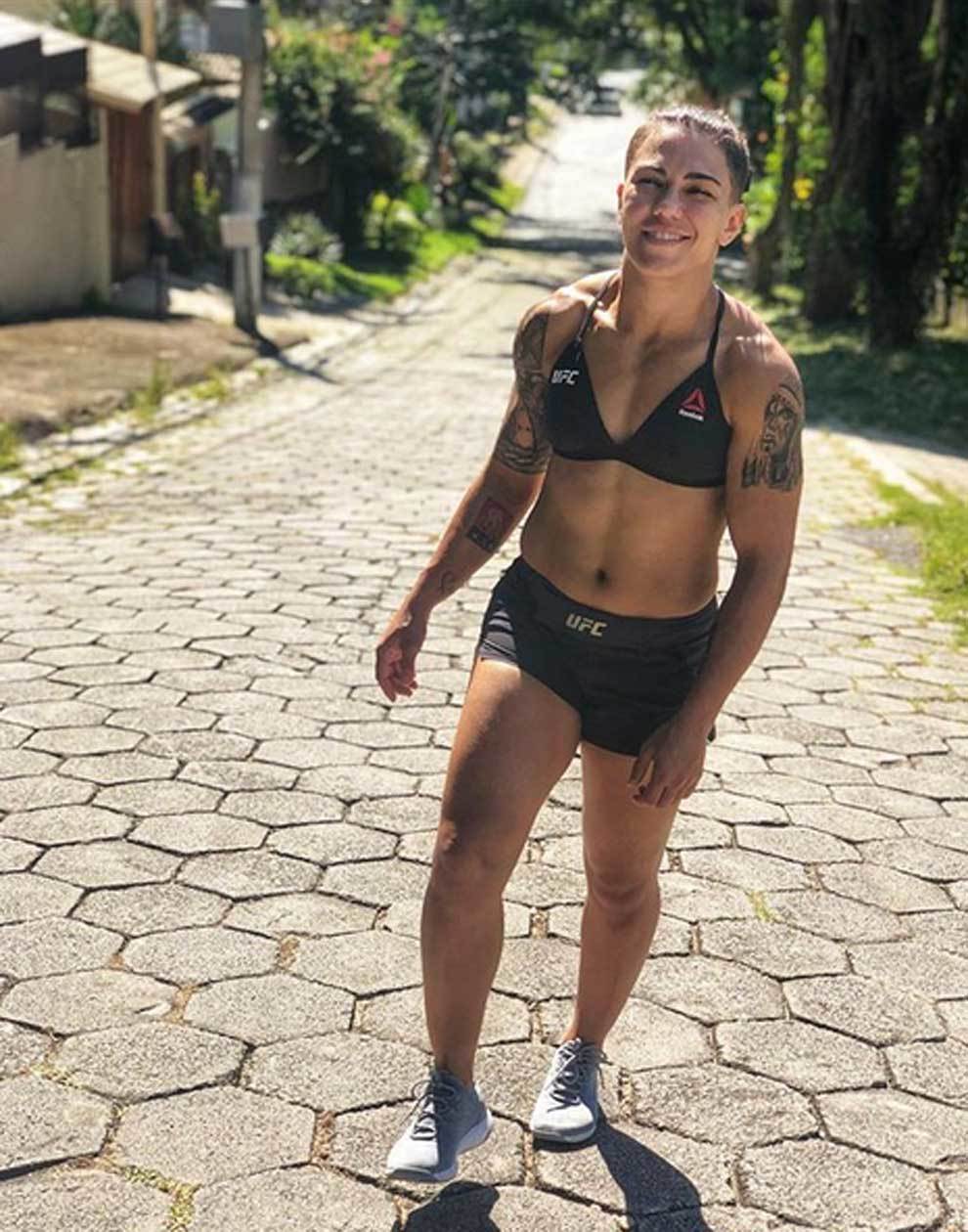 Jessica andrade - nude photos - Jessica Andrade paid off house and car with...