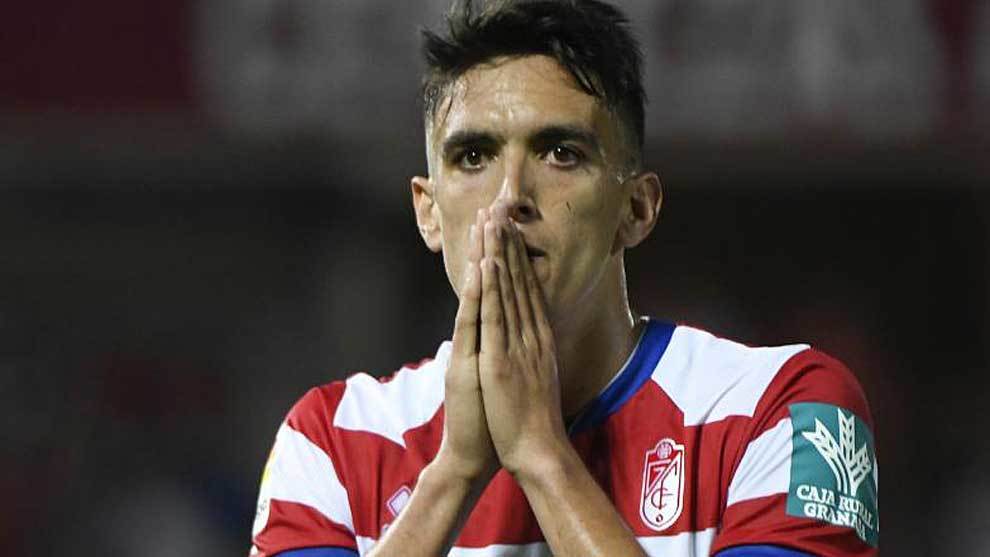 Martnez se lamenta de una accin en el partido ante el Tenerife