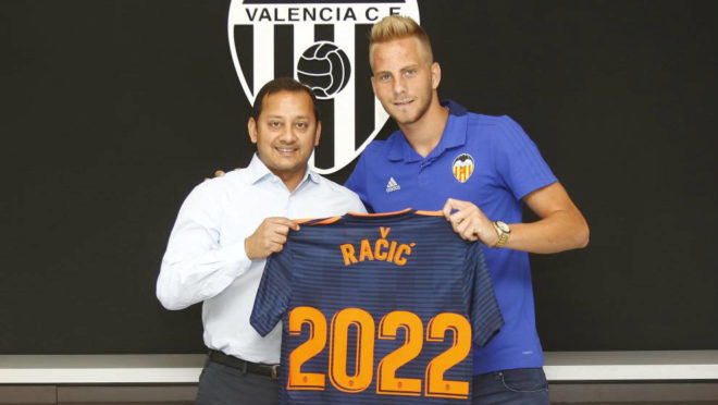 Racic, el da de su presentacin como nuevo jugador del Valencia.