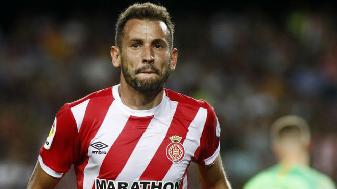 Stuani during a match against Barcelona