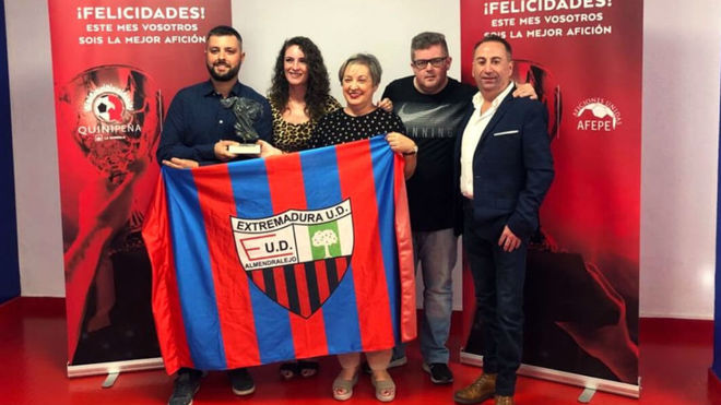 La Federacin de Peas del Extremadura UD recibe el premio de la...