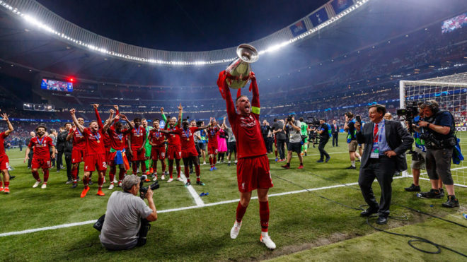 Henderson lifts the trophy in front of his fans.
