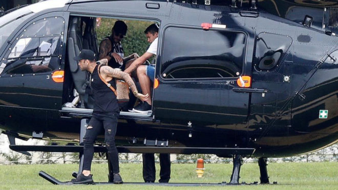 Neymar leaving his helicopter.