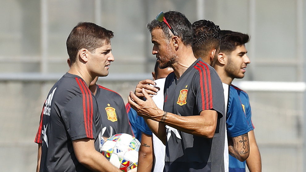 Robert Moreno and Luis Enrique during a training session with the...