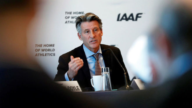 El presidente de la IAAF, Sebastian Coe, en una rueda de prensa