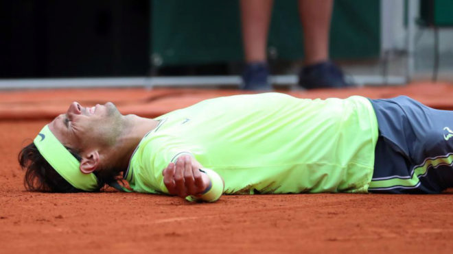 Rafa Nadal celebra en la tierra de Roland Garros su duodcimo triunfo...
