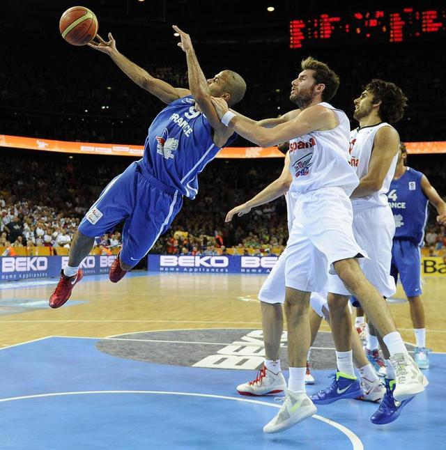 Parker recibe una falta personal de rudy... | MARCA.com