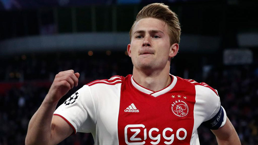 Matthijs de Ligt celebrates scoring a goal for Ajax.