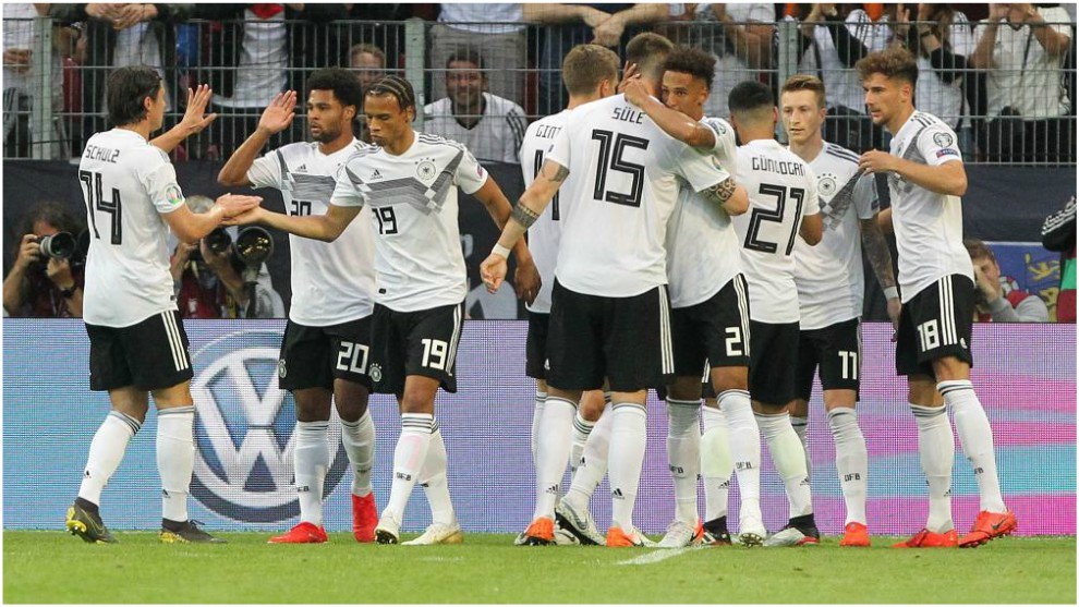 Alemania celebra uno de sus goles a Estonia.