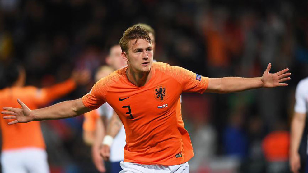 Matthijs de Ligt playing for the Dutch national team.