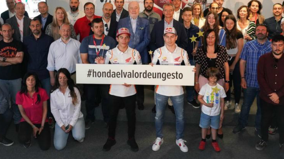 Mrquez y Lorenzo, ayer en la accin solidaria de Honda.