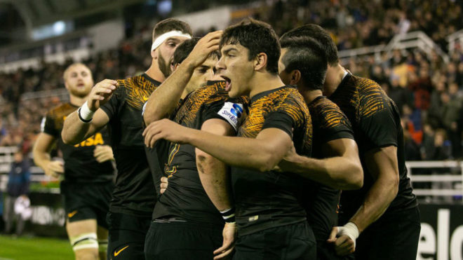 Jaguares festeja su triunfo ante Sunwolves.