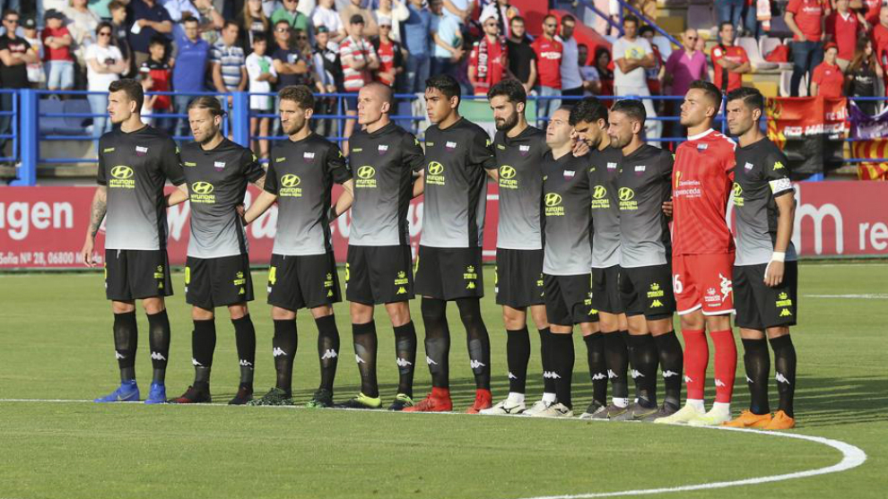 Los jugadores del Extremadura en el partido ante el Mallorca.