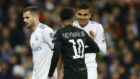 Casemiro y Neymar conversan en el Madrid-PSG de Champions de hace dos...