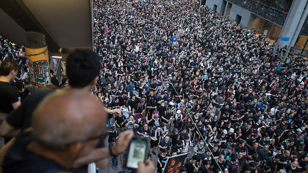 Hong Kong desafa a la dictadura comunista china