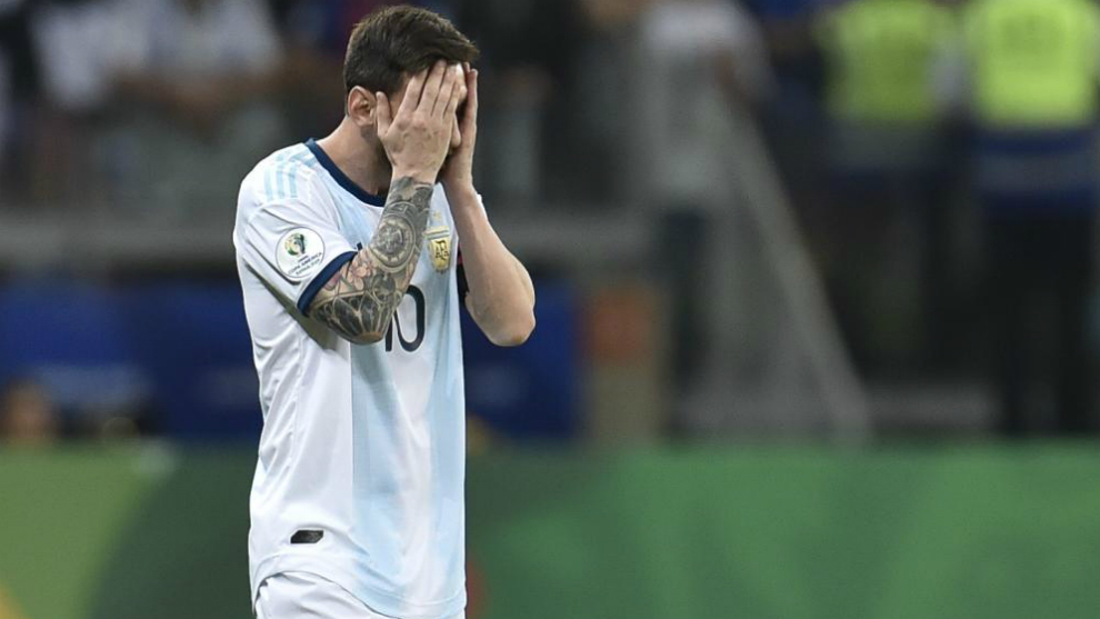 Lionel Messi looking frustrated during one of Argentina&apos;s matches.