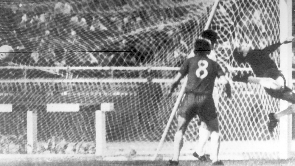 El primer gol del Chelsea en el desempate de la Recopa de 1971.