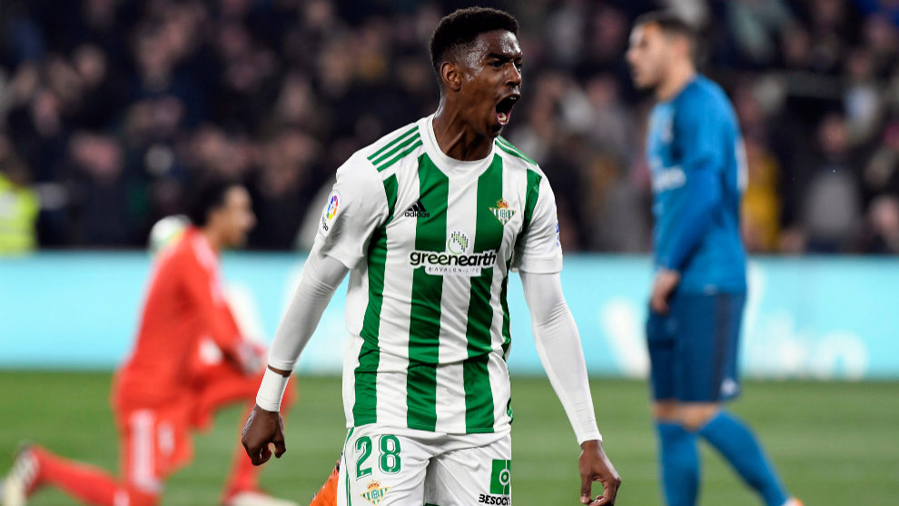 Junior Firpo celebrates a goal during Real Betis&apos; match against Real...