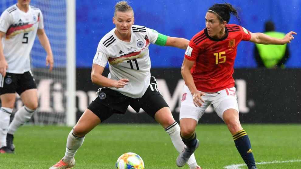 Silvia Meseguer durante el partido ante Alemania.